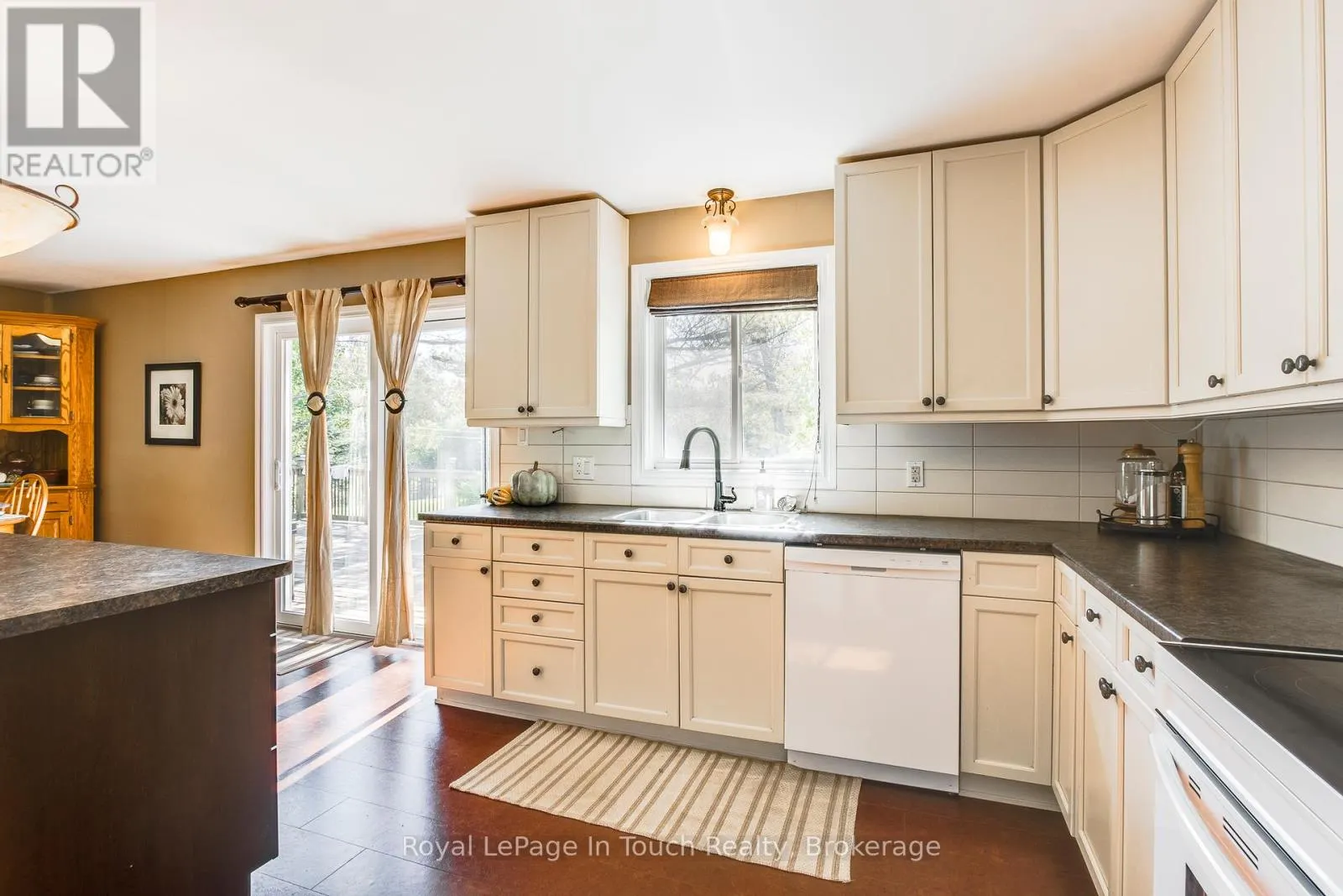 1023 FLOS 4 ROAD W