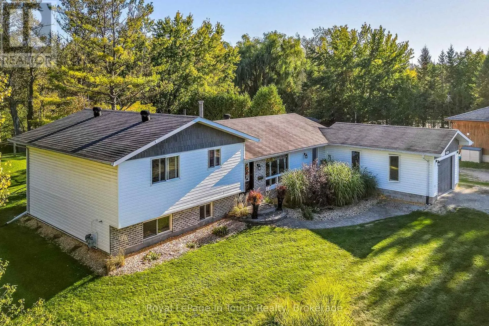 1023 FLOS 4 ROAD W