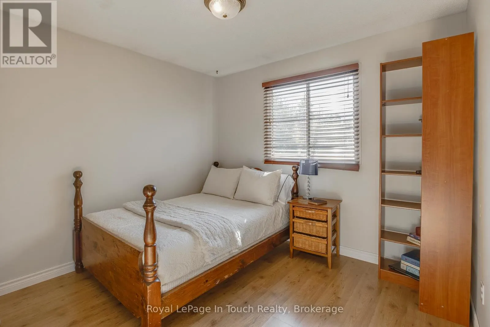 1023 FLOS 4 ROAD W