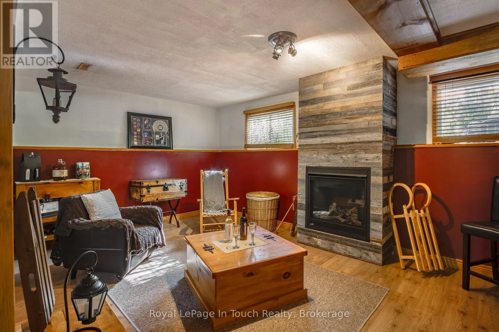 1023 FLOS 4 ROAD W