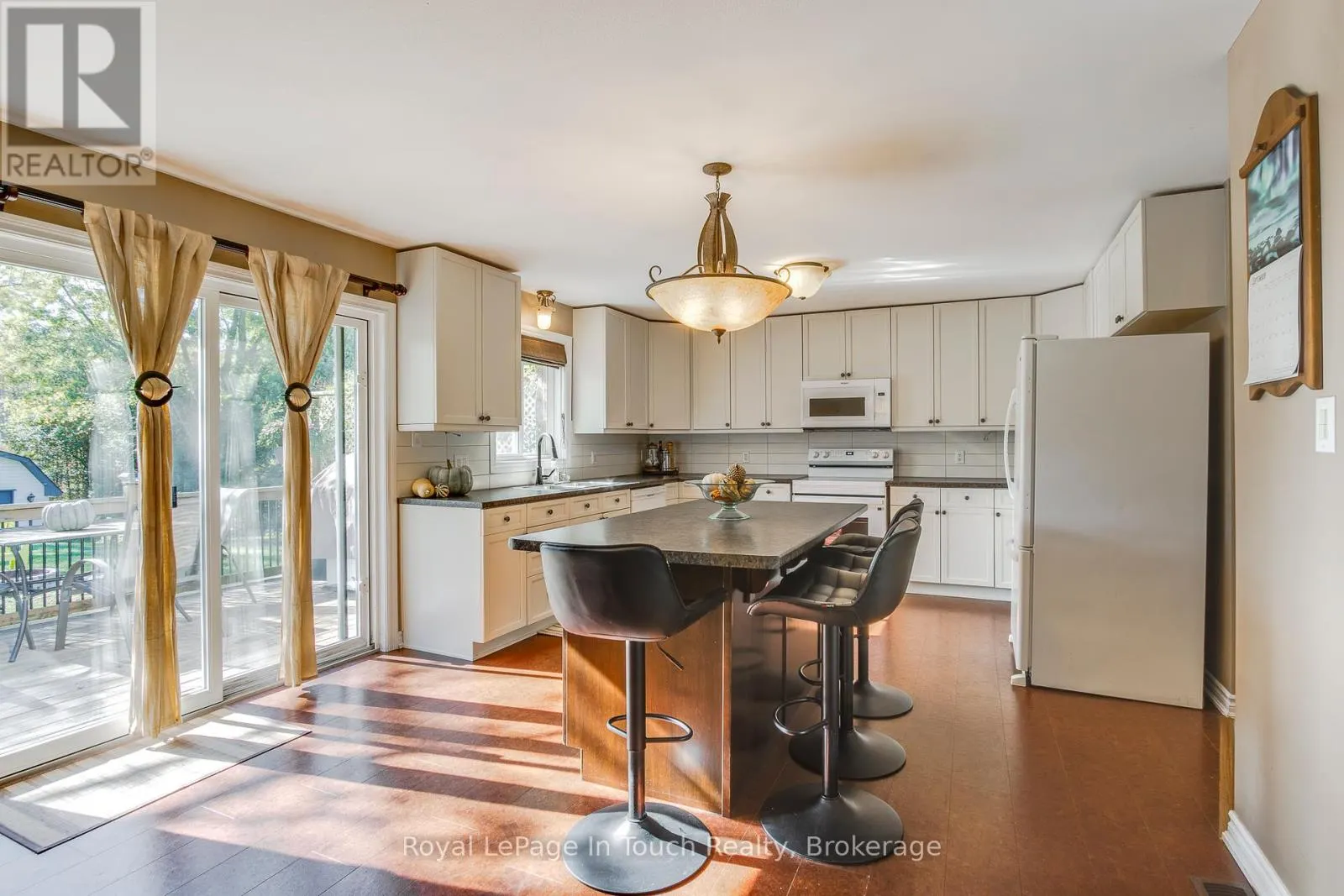 1023 FLOS 4 ROAD W