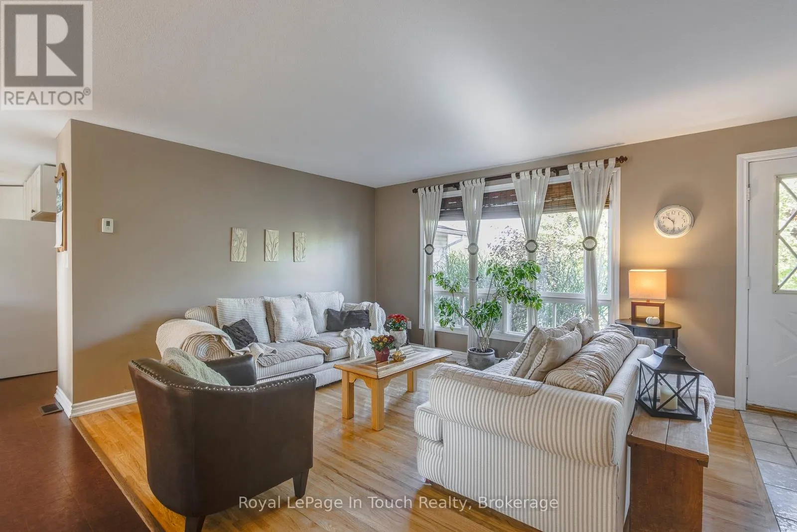 1023 FLOS 4 ROAD W