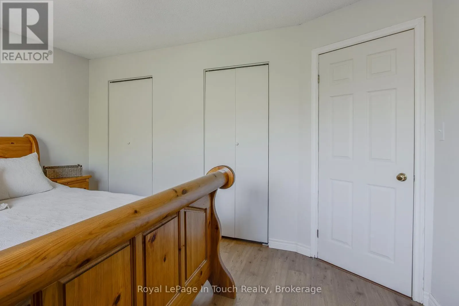 1023 FLOS 4 ROAD W