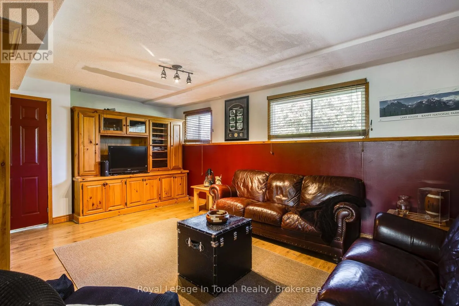 1023 FLOS 4 ROAD W