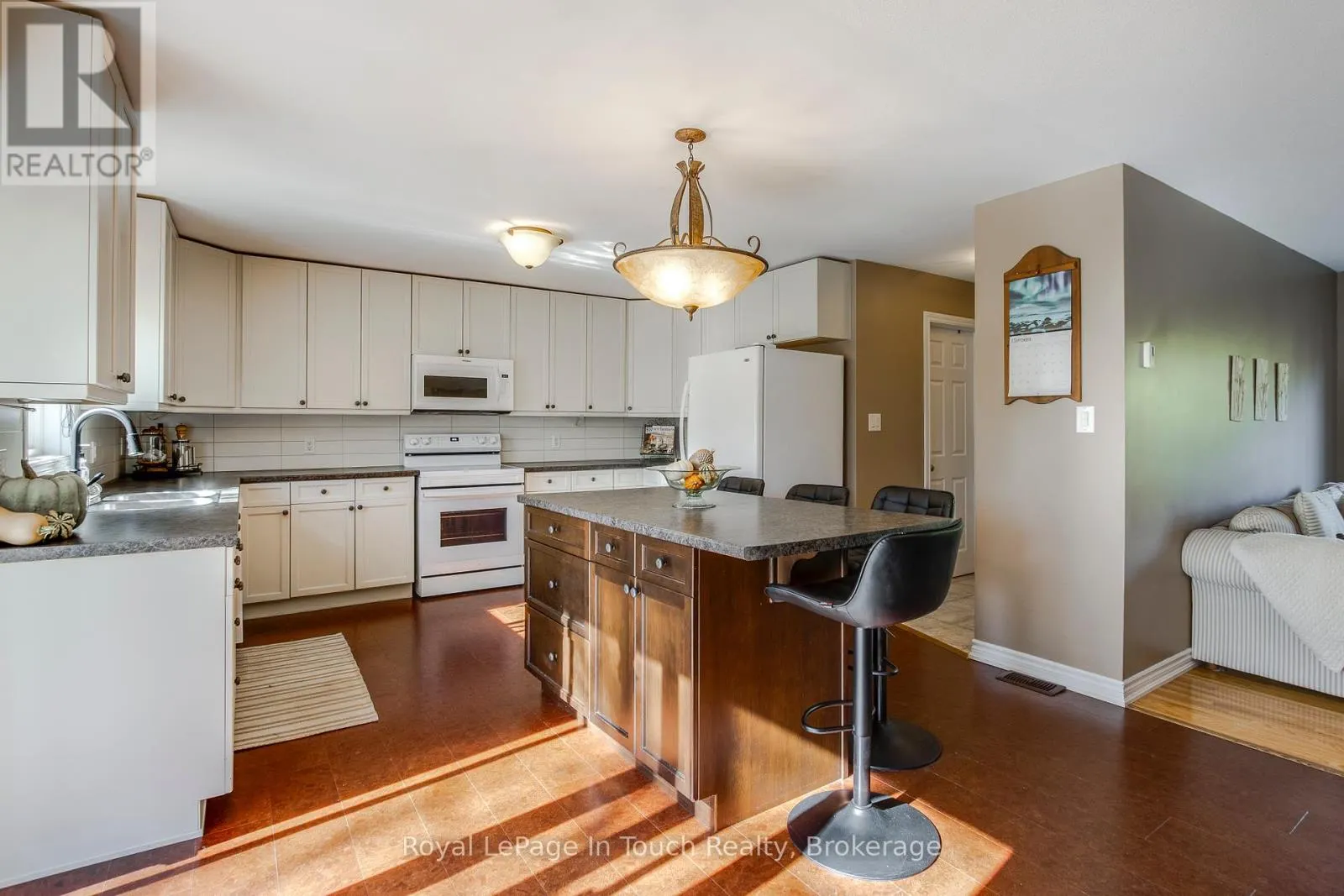 1023 FLOS 4 ROAD W