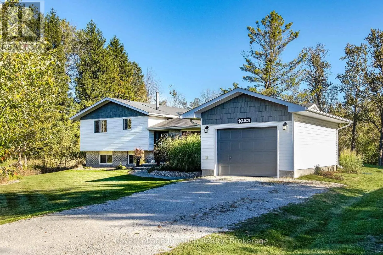 1023 FLOS 4 ROAD W