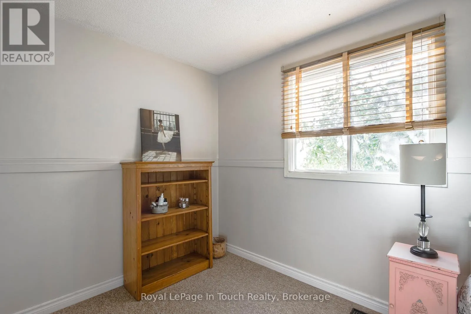 1023 FLOS 4 ROAD W