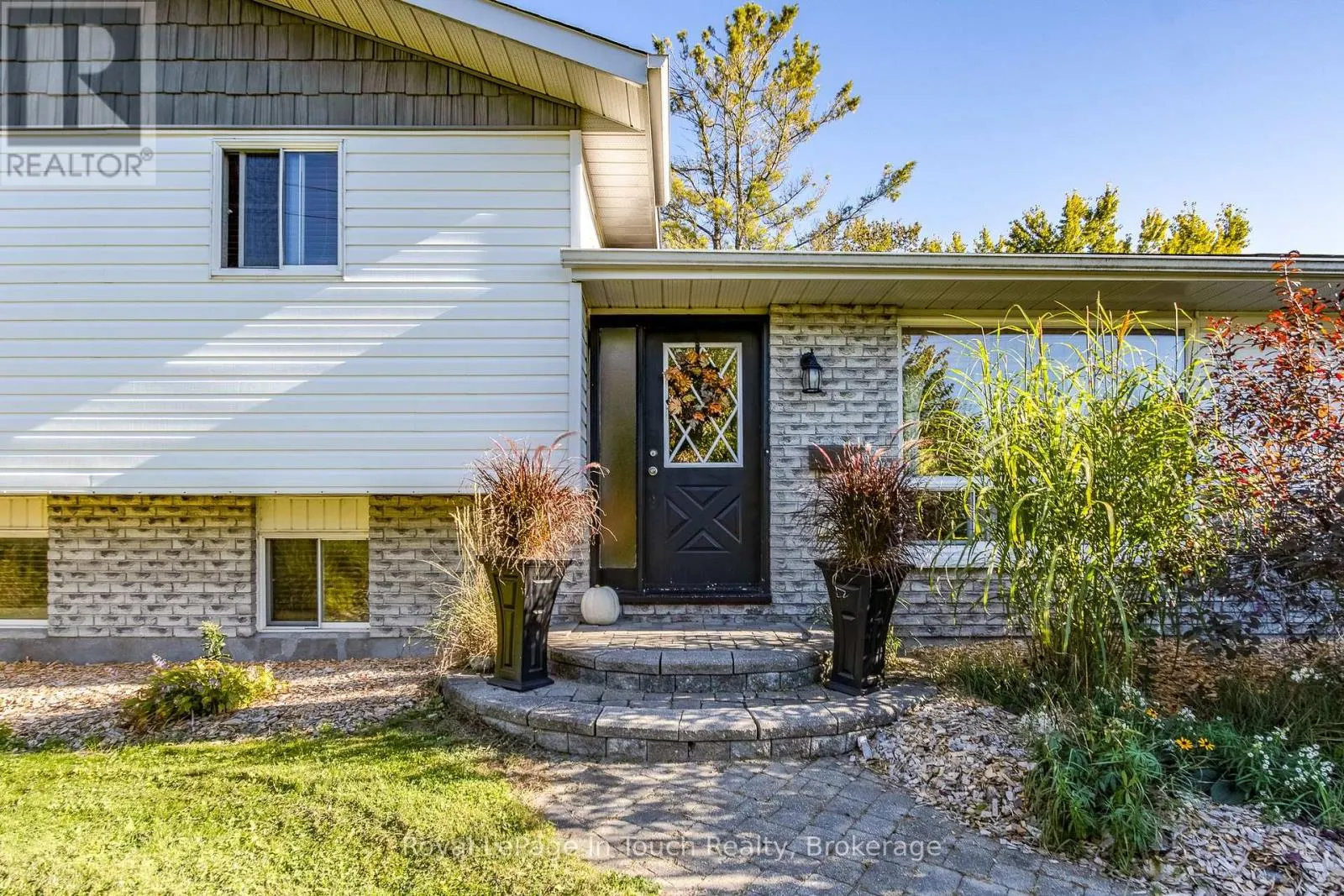 1023 FLOS 4 ROAD W