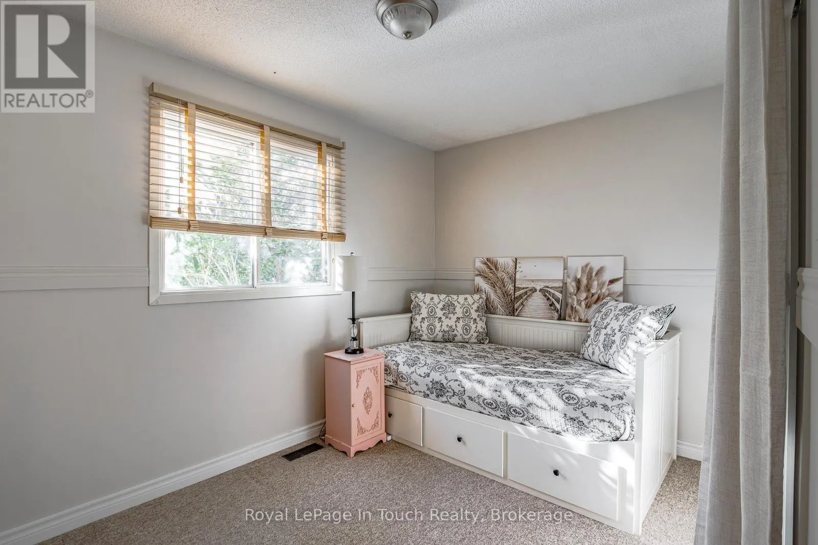 1023 FLOS 4 ROAD W