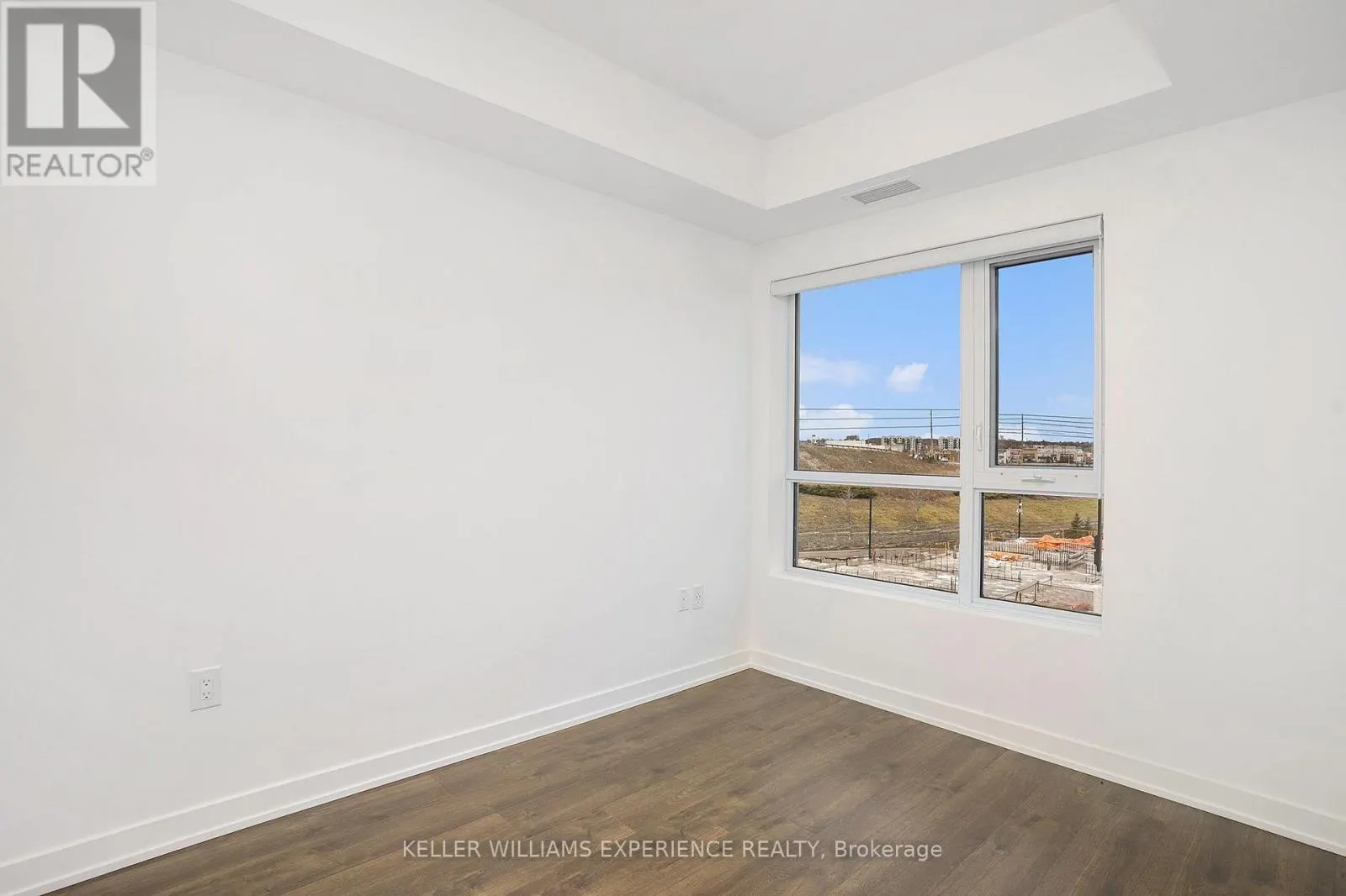 302 - 56 LAKESIDE TERRACE
