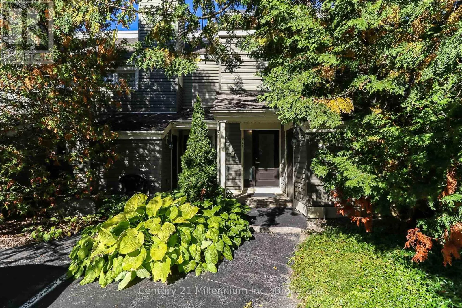 194 ESCARPMENT CRESCENT