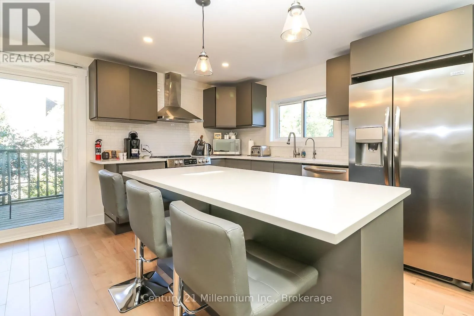 194 ESCARPMENT CRESCENT