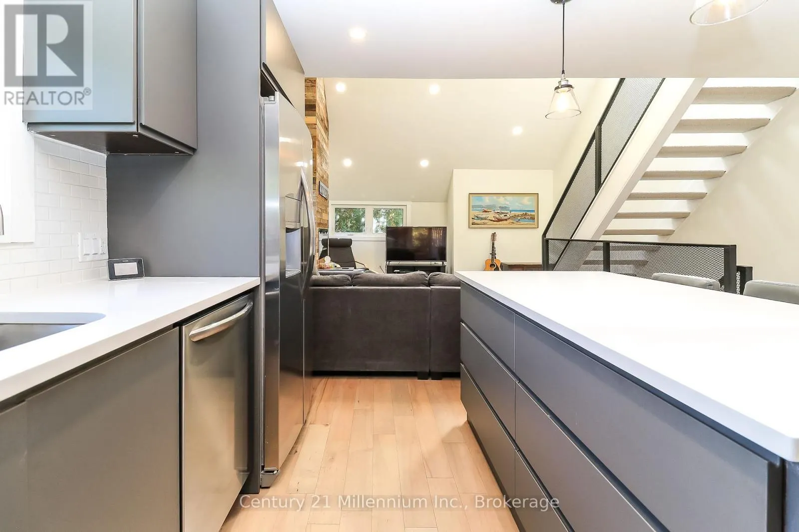 194 ESCARPMENT CRESCENT