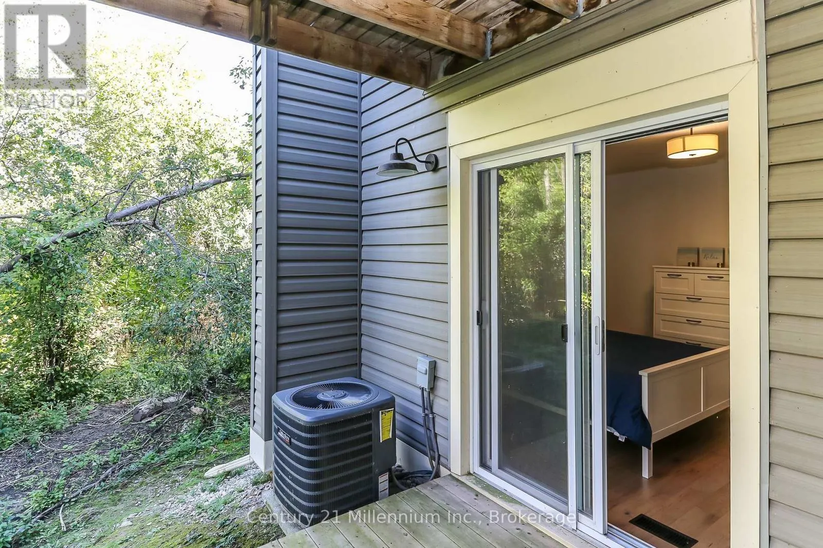 194 ESCARPMENT CRESCENT