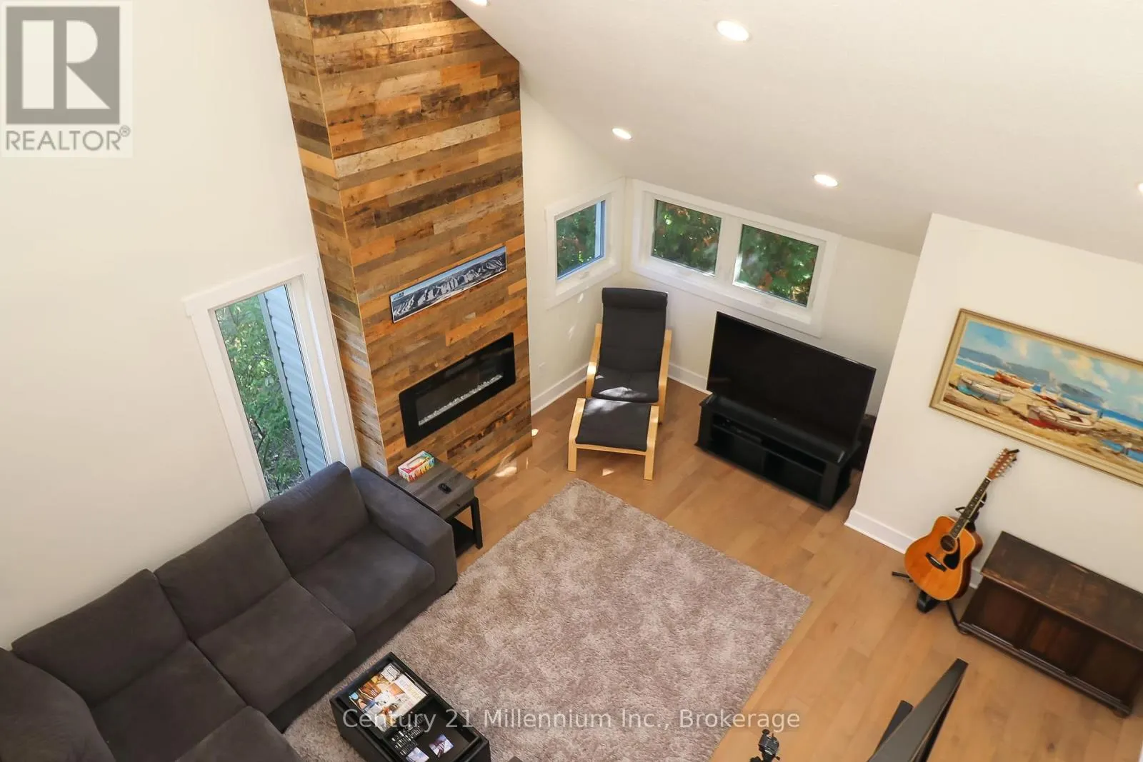 194 ESCARPMENT CRESCENT