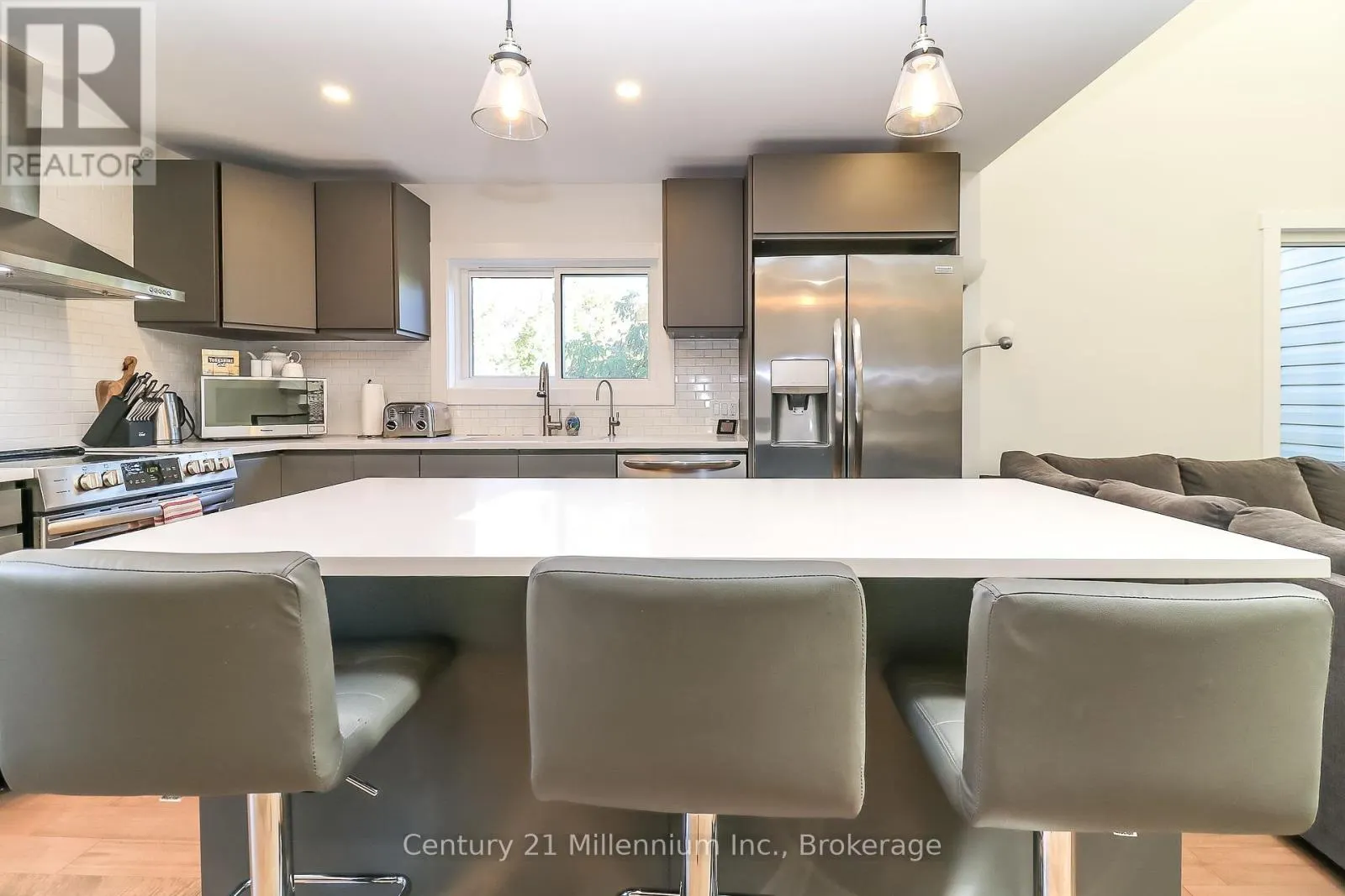 194 ESCARPMENT CRESCENT