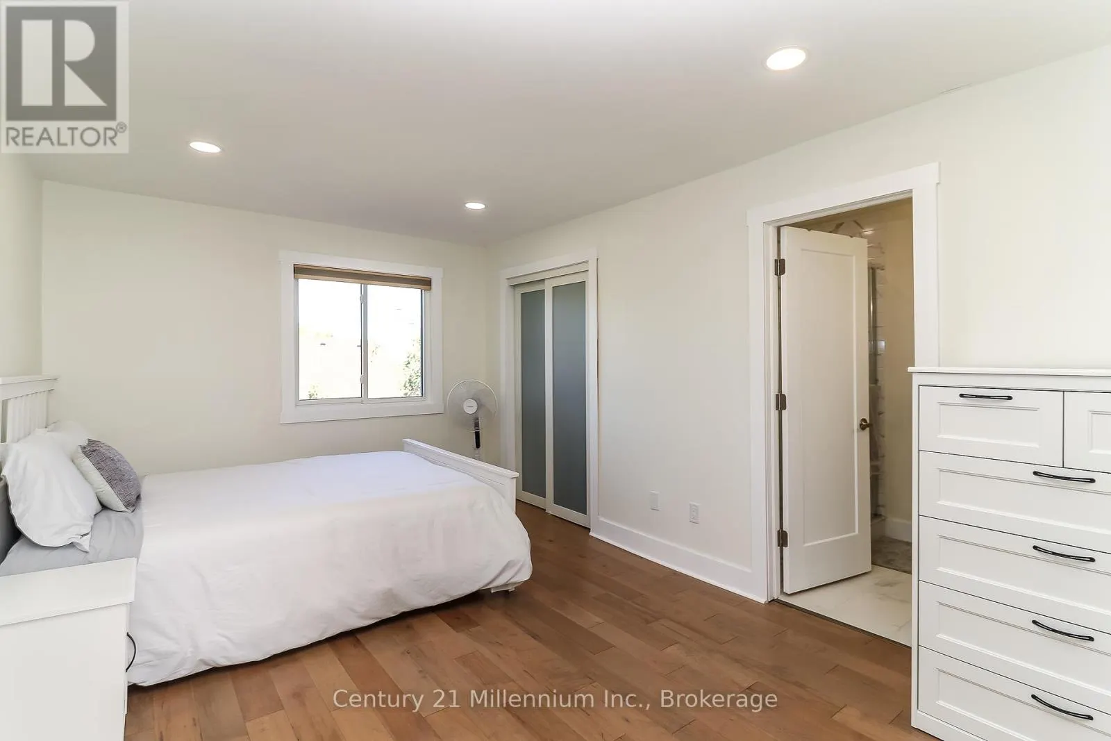 194 ESCARPMENT CRESCENT