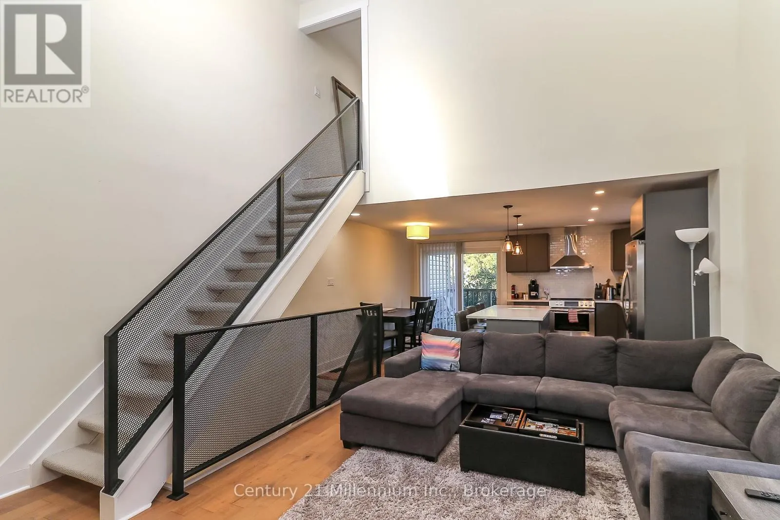 194 ESCARPMENT CRESCENT