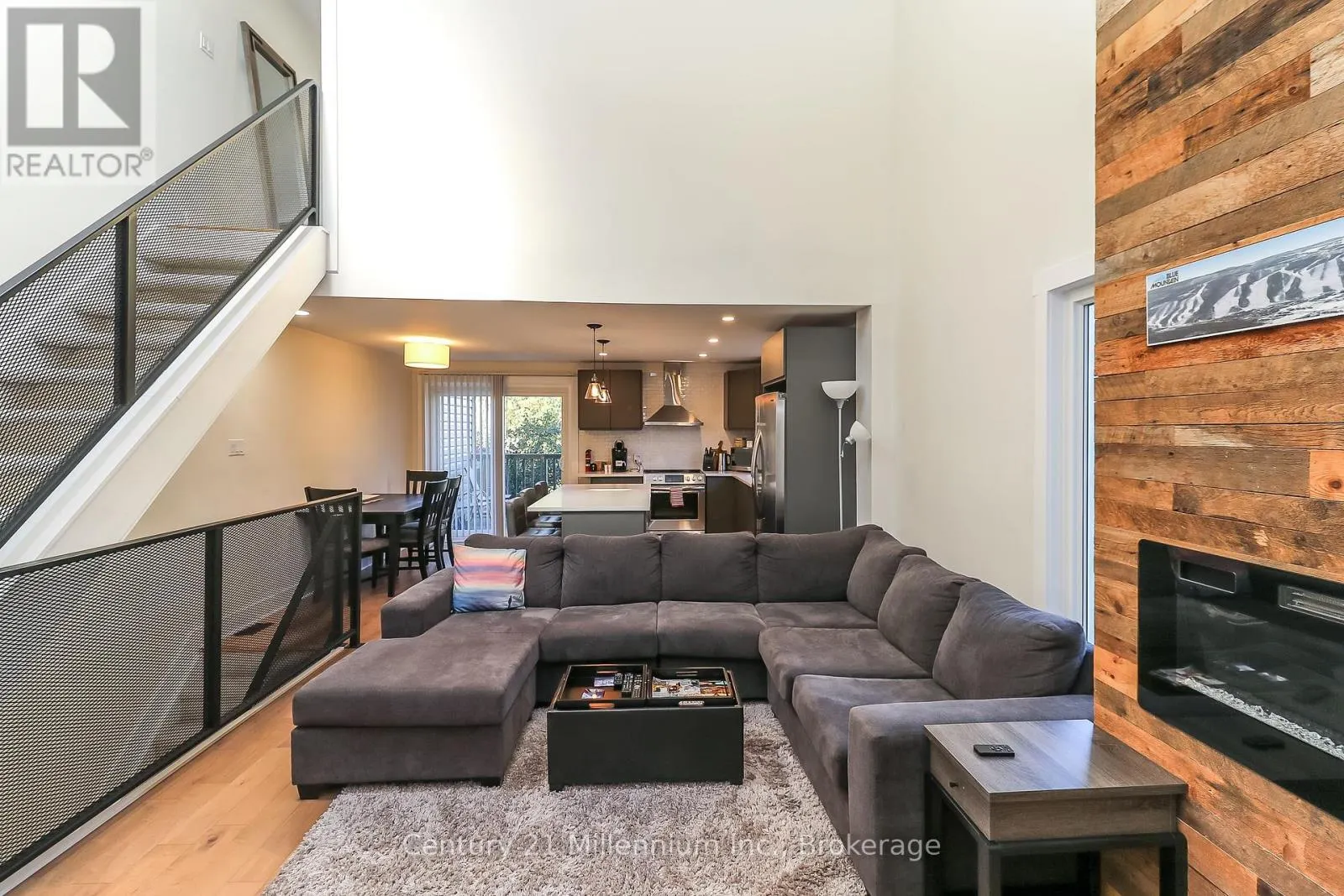 194 ESCARPMENT CRESCENT