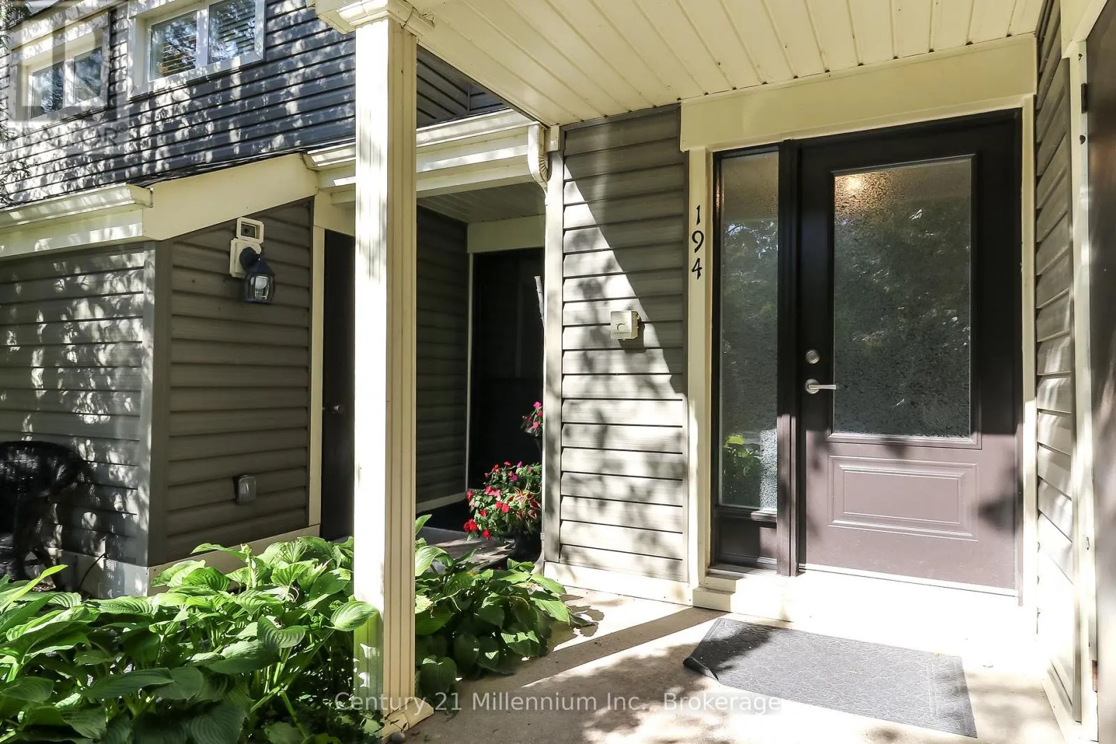 194 ESCARPMENT CRESCENT