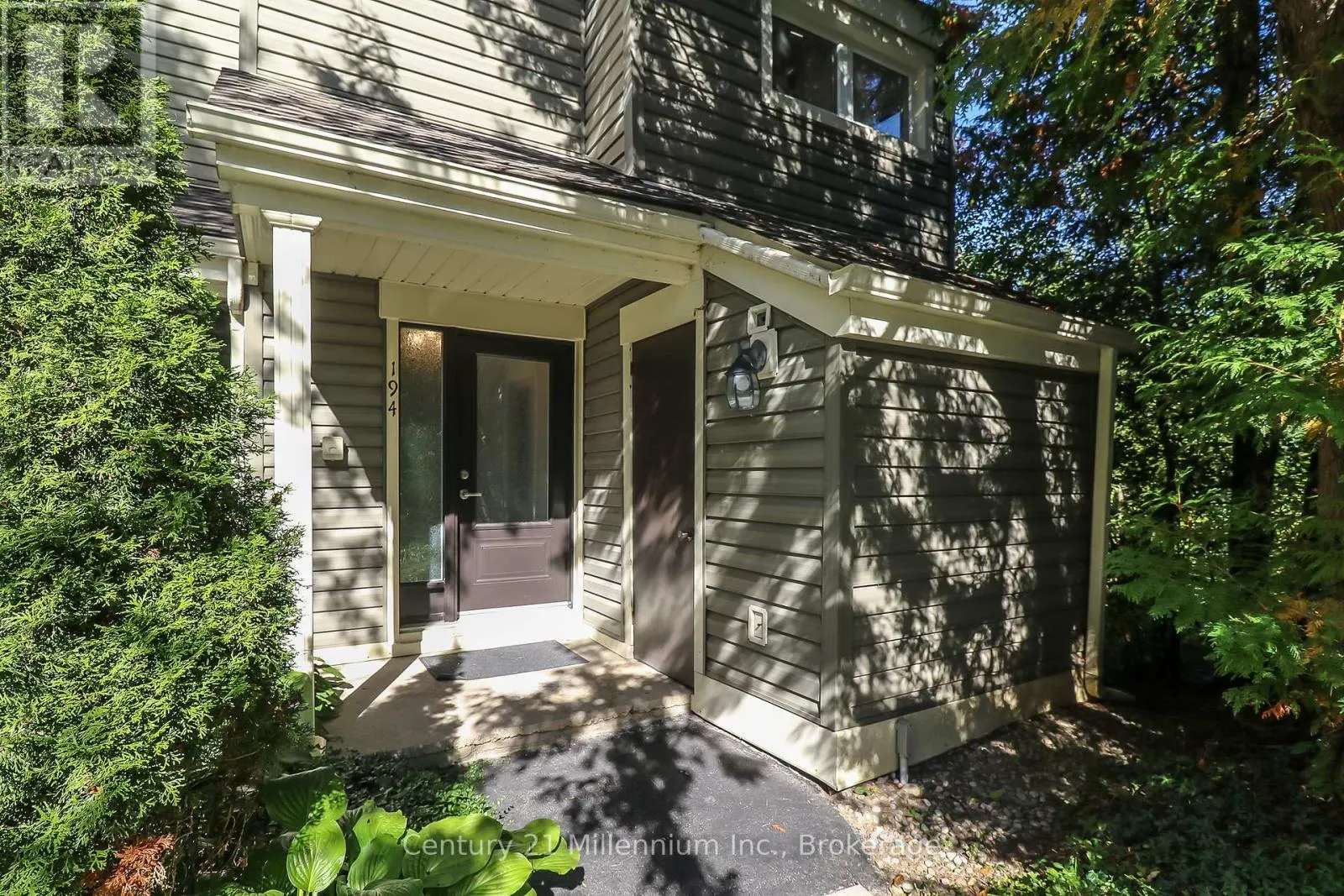 194 ESCARPMENT CRESCENT
