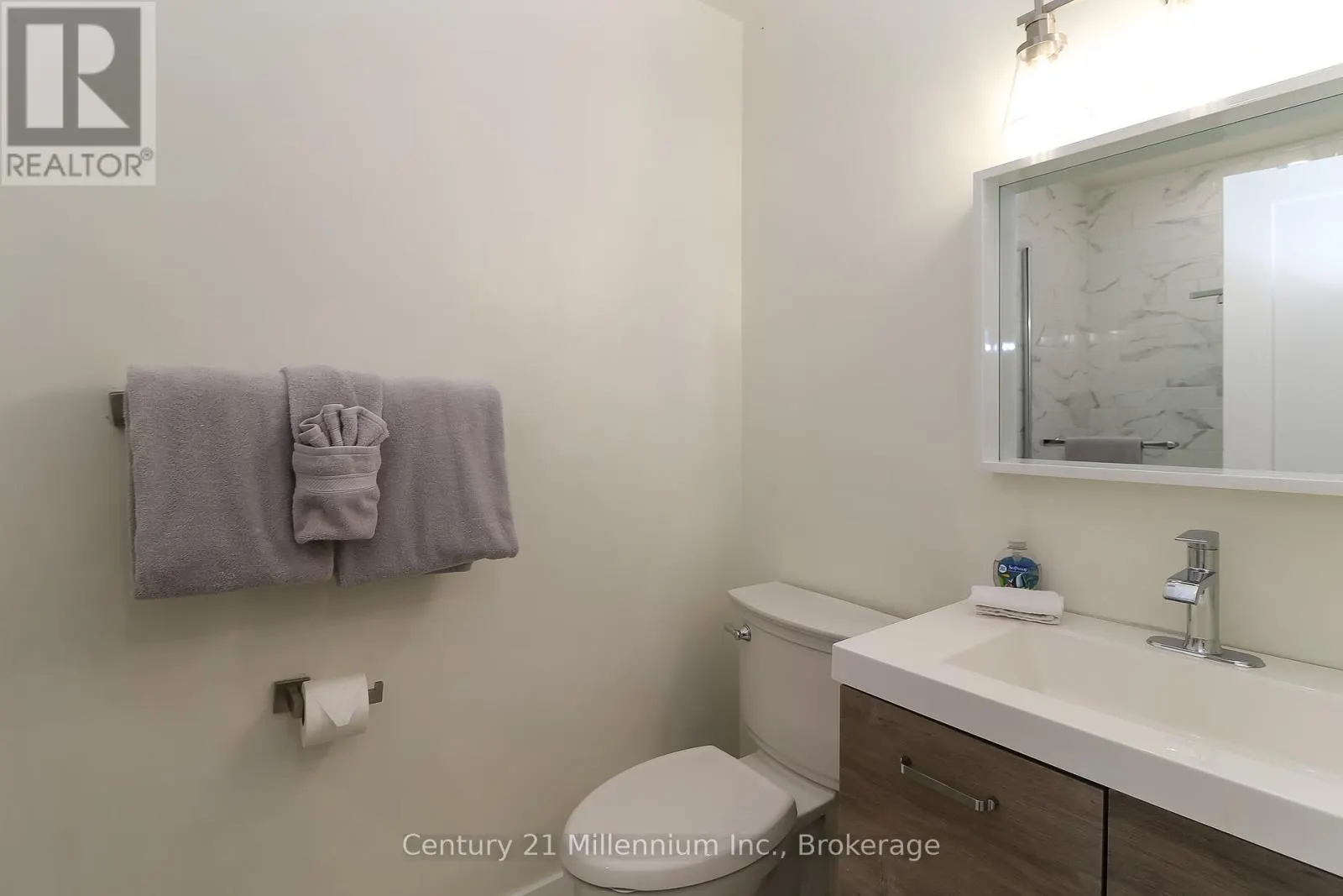 194 ESCARPMENT CRESCENT