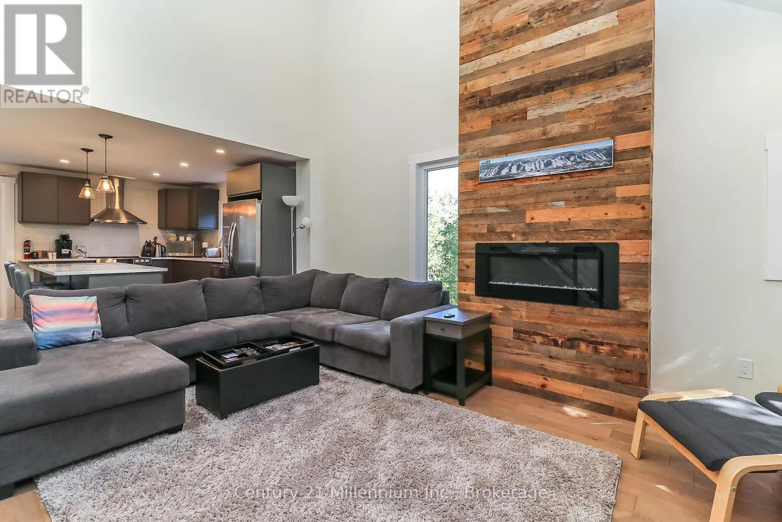 194 ESCARPMENT CRESCENT