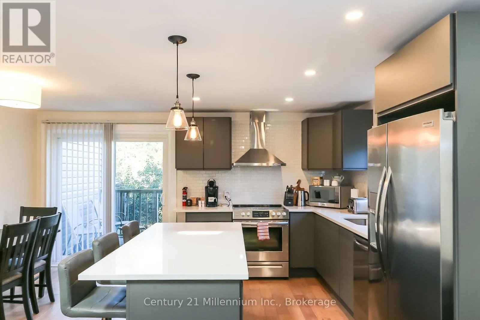 194 ESCARPMENT CRESCENT