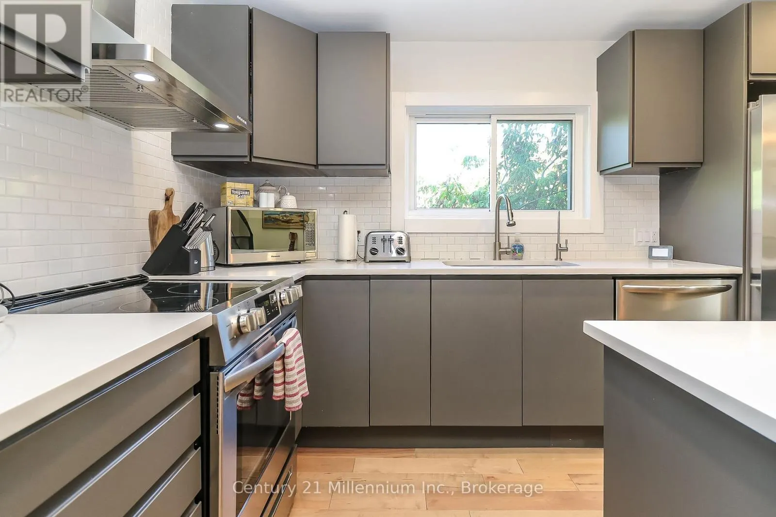194 ESCARPMENT CRESCENT