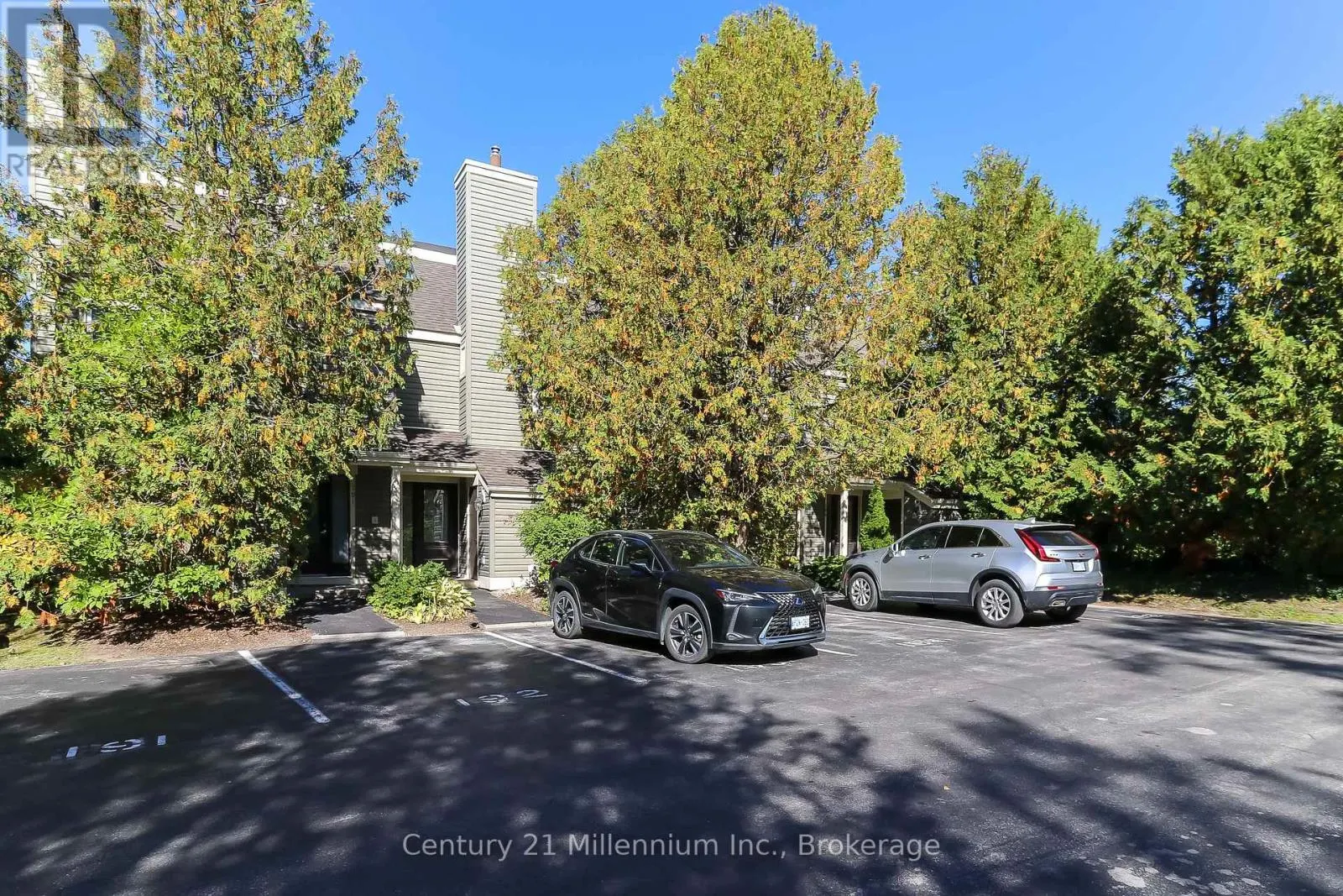 194 ESCARPMENT CRESCENT