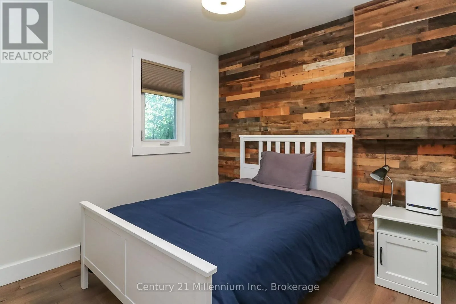 194 ESCARPMENT CRESCENT