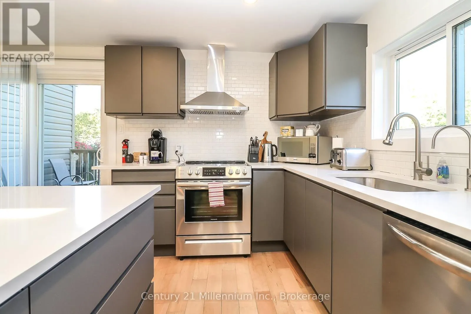 194 ESCARPMENT CRESCENT