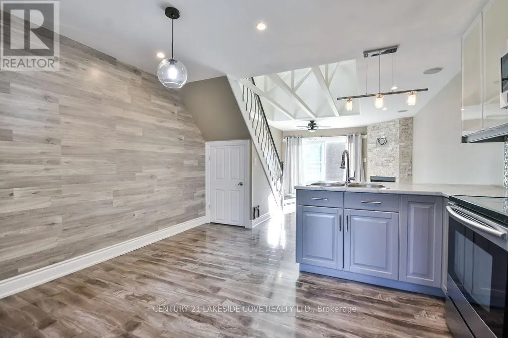 UNIT 12 - 81 LAGUNA PARKWAY N