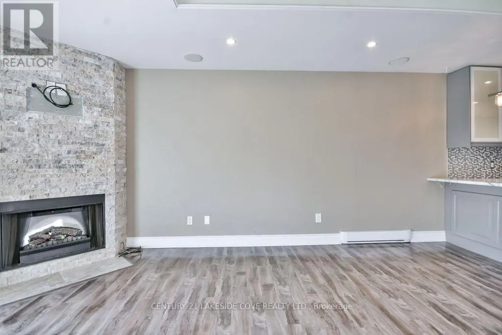UNIT 12 - 81 LAGUNA PARKWAY N