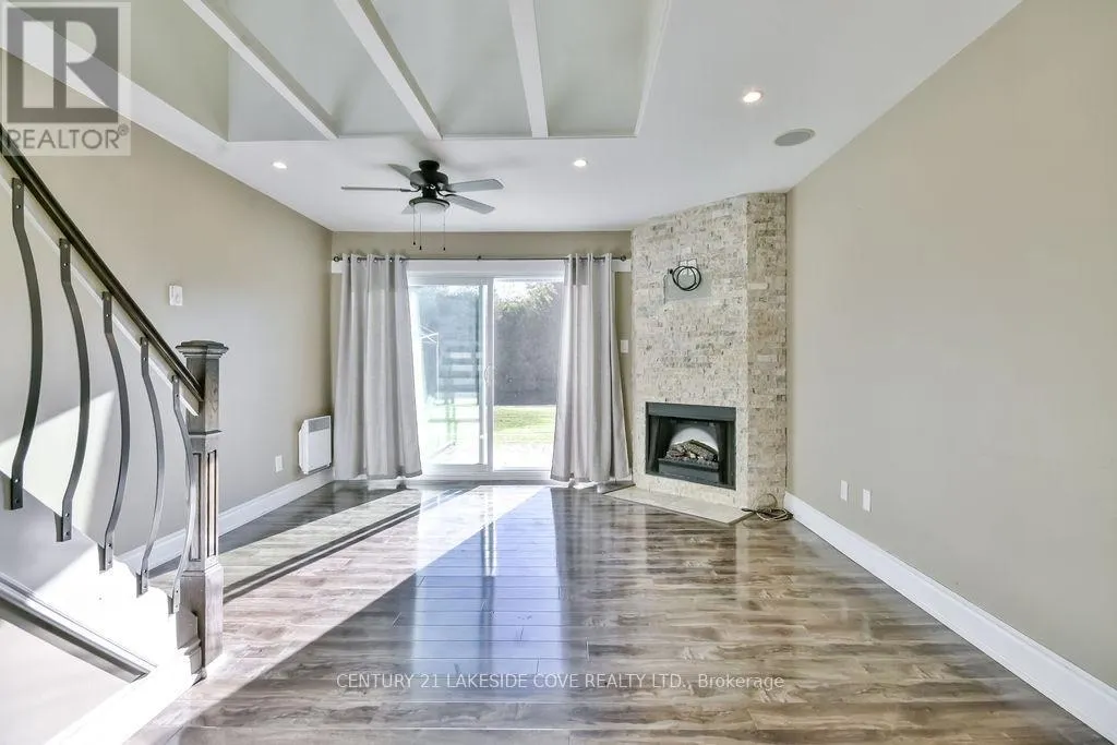 UNIT 12 - 81 LAGUNA PARKWAY N