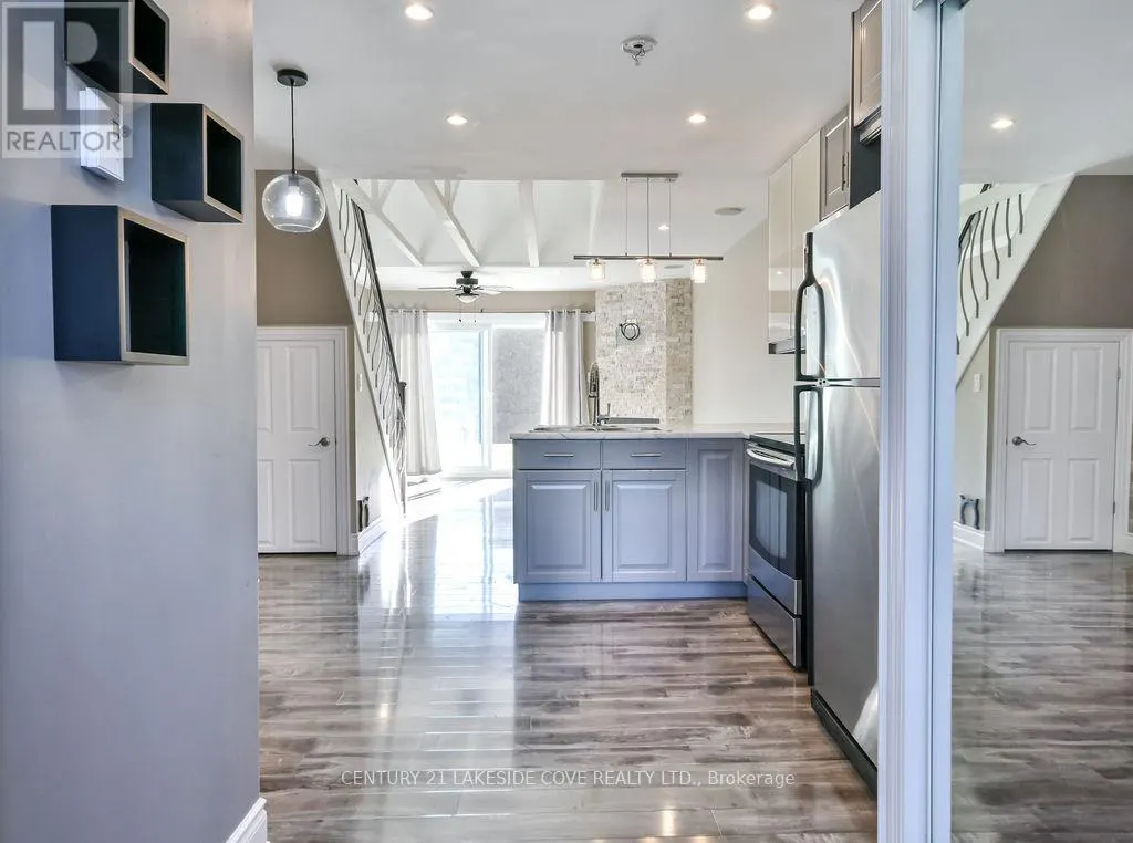 UNIT 12 - 81 LAGUNA PARKWAY N