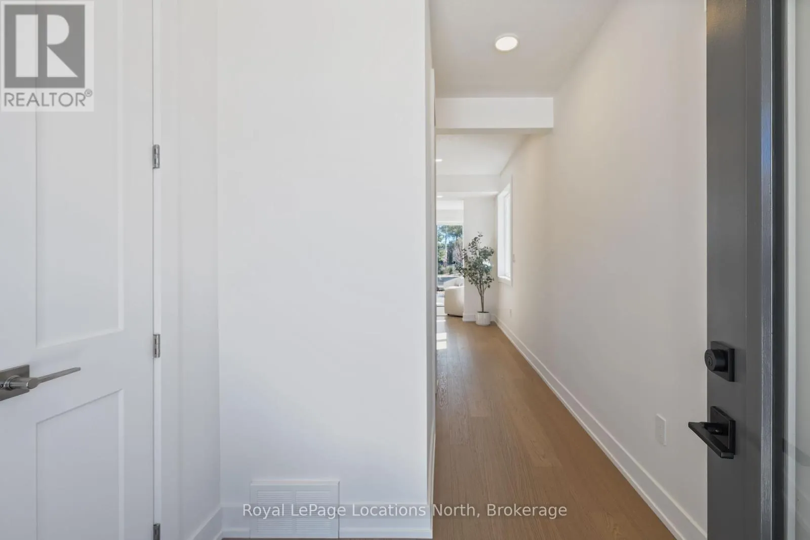 42 SWAIN CRESCENT