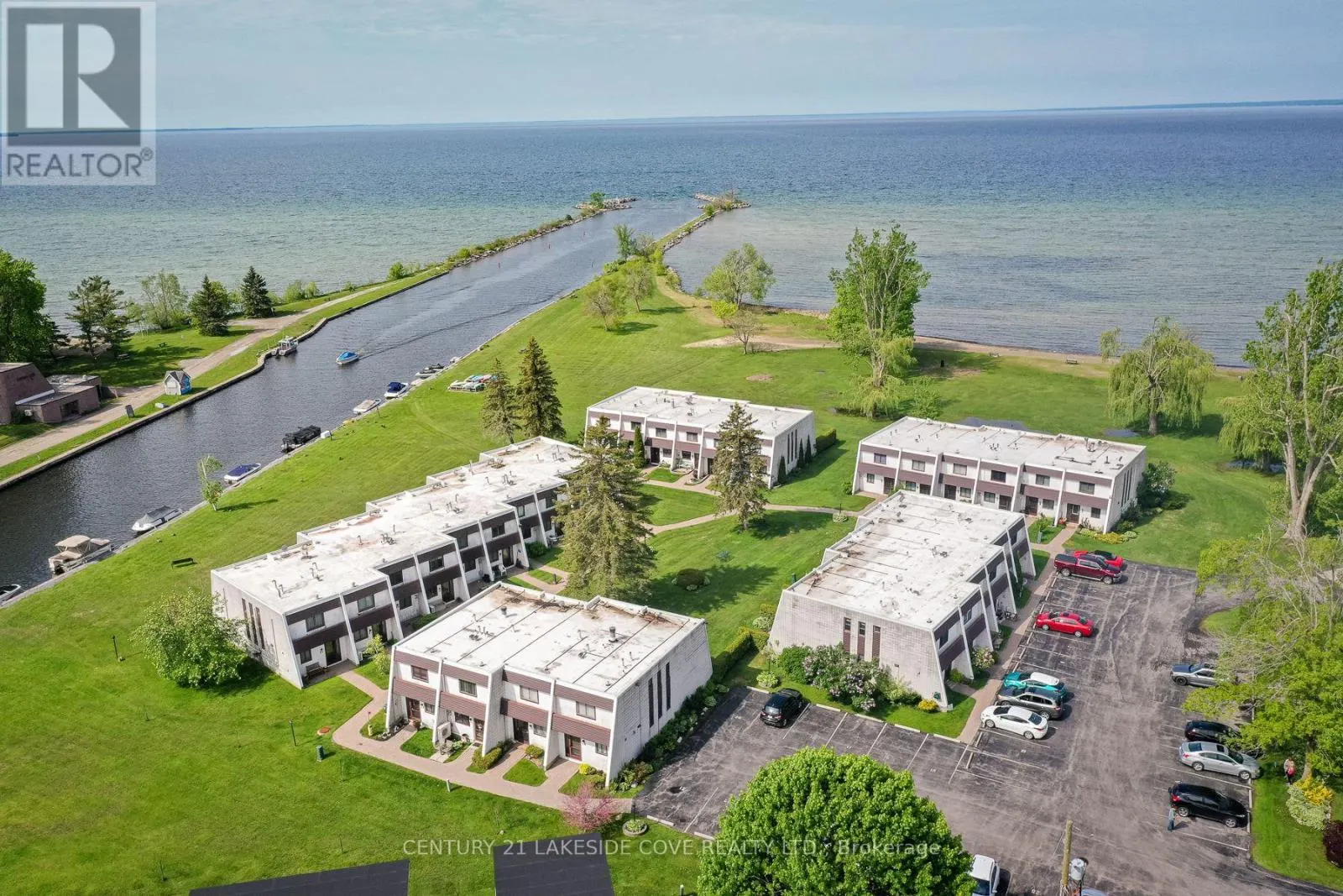 UNIT 27 - 1 PARADISE BOULEVARD S