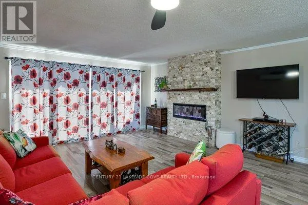 UNIT 27 - 1 PARADISE BOULEVARD S