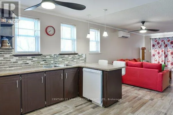 UNIT 27 - 1 PARADISE BOULEVARD S
