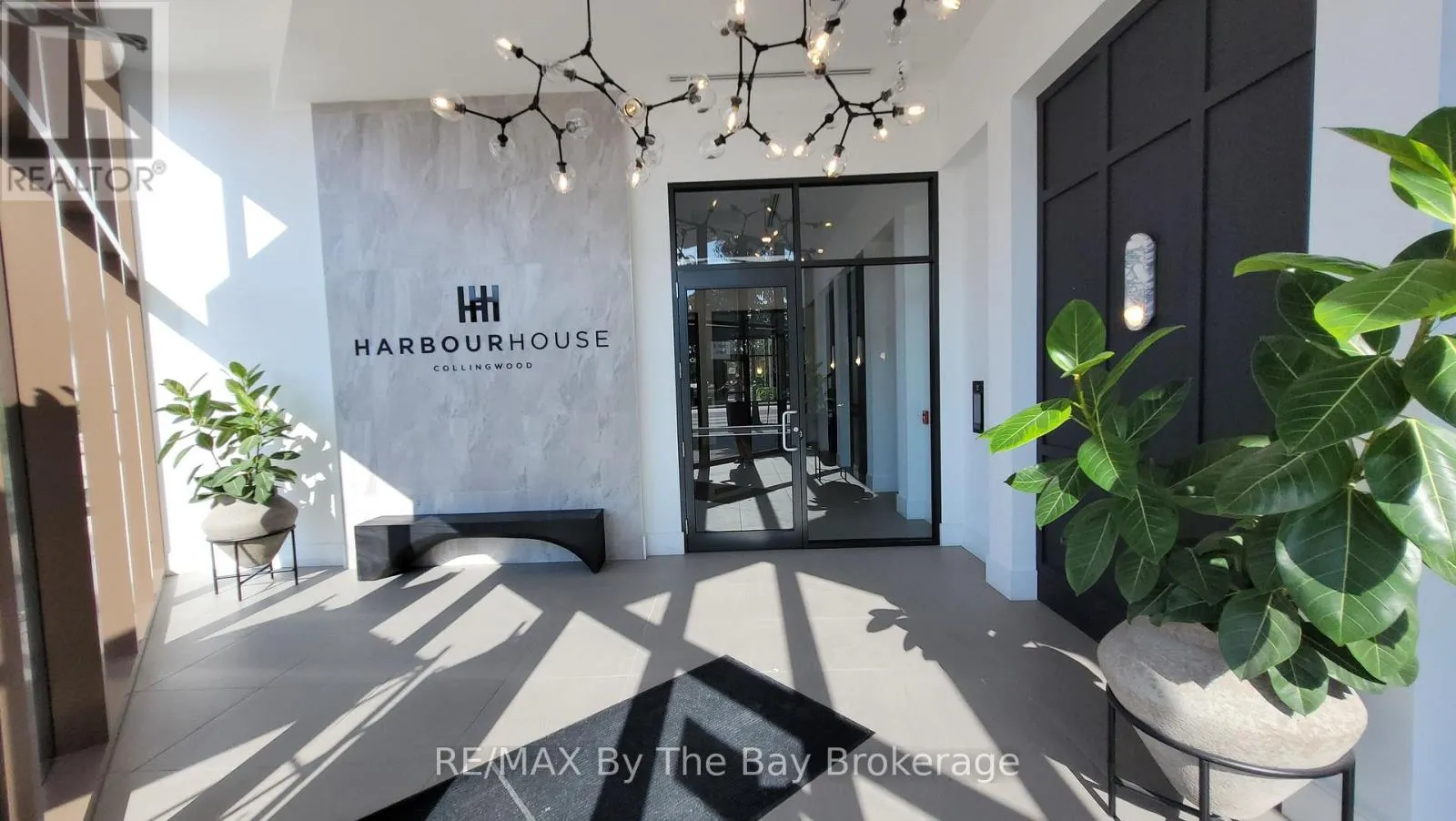 502 - 31 HURON STREET, #502