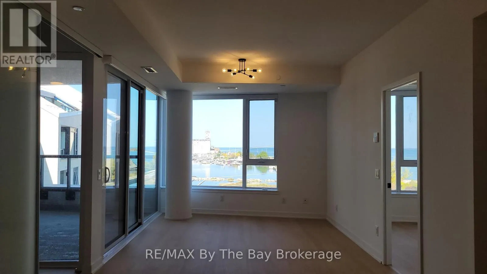 502 - 31 HURON STREET, #502