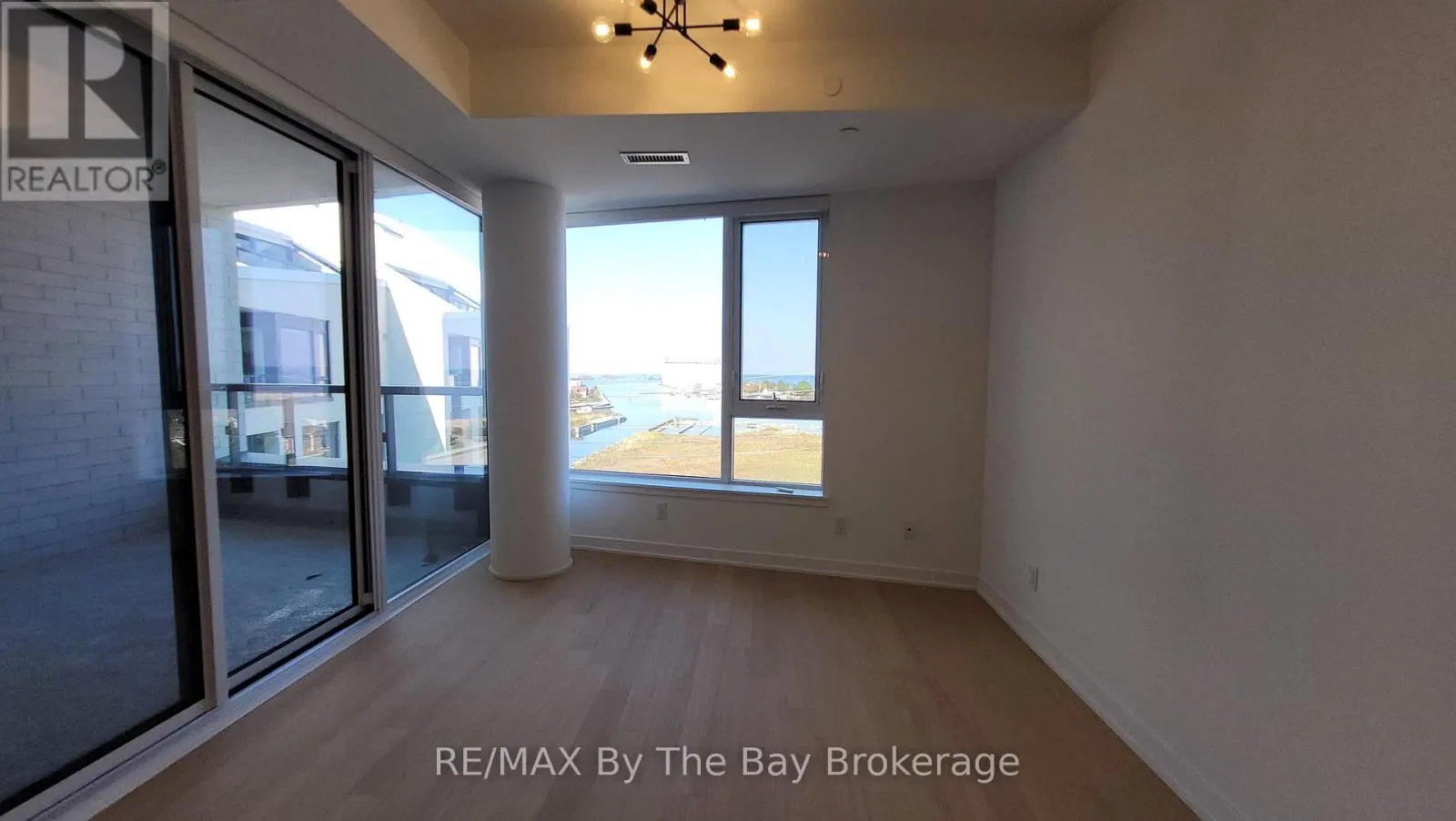 502 - 31 HURON STREET, #502