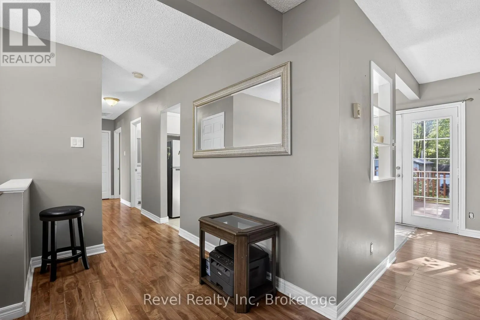203 KNOX ROAD W