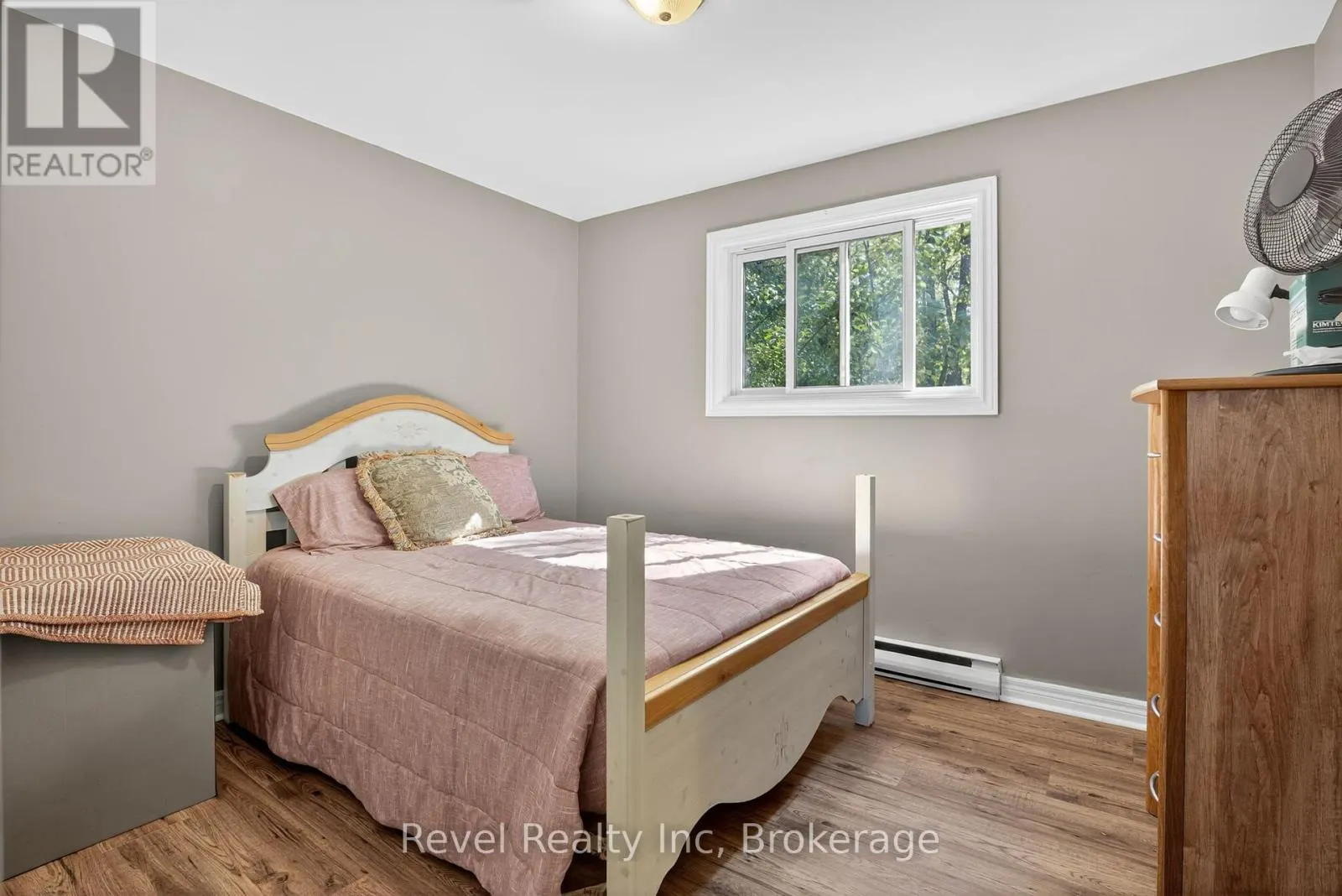 203 KNOX ROAD W
