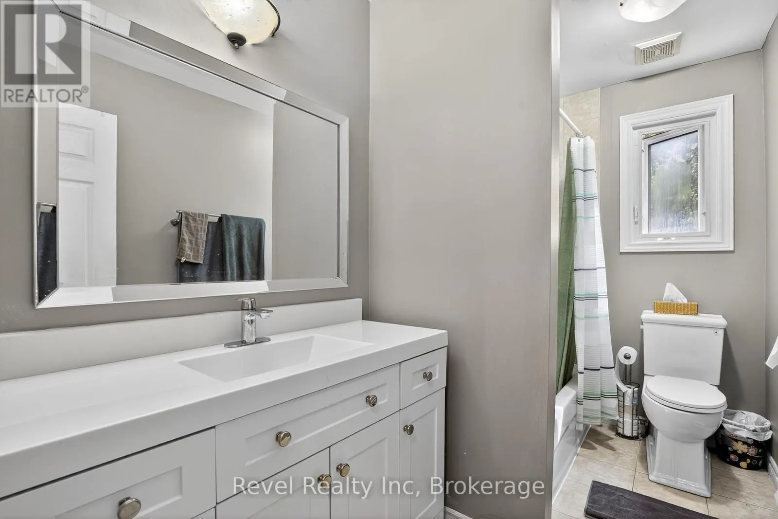 203 KNOX ROAD W