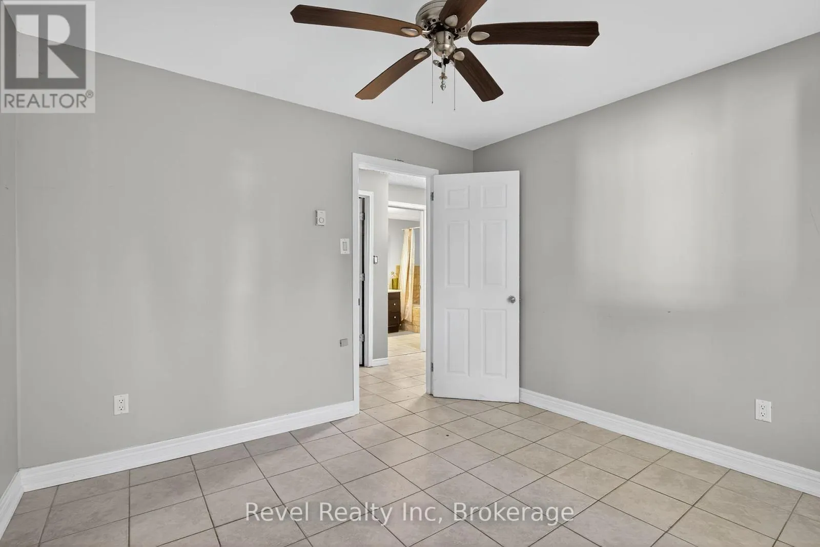 203 KNOX ROAD W