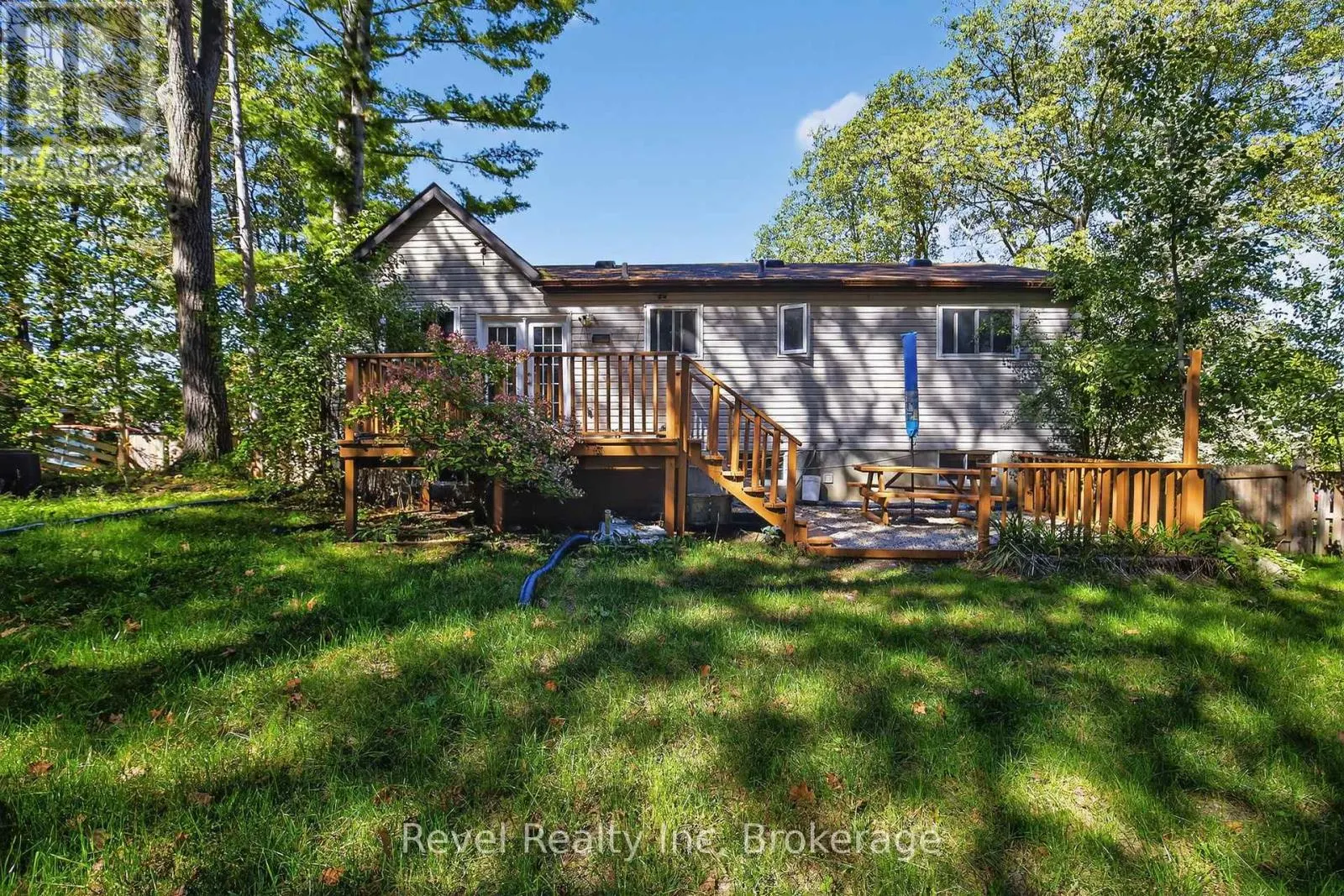 203 KNOX ROAD W