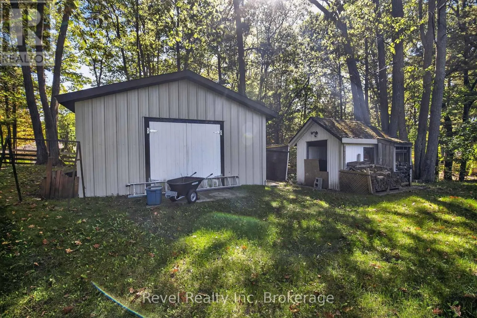 203 KNOX ROAD W