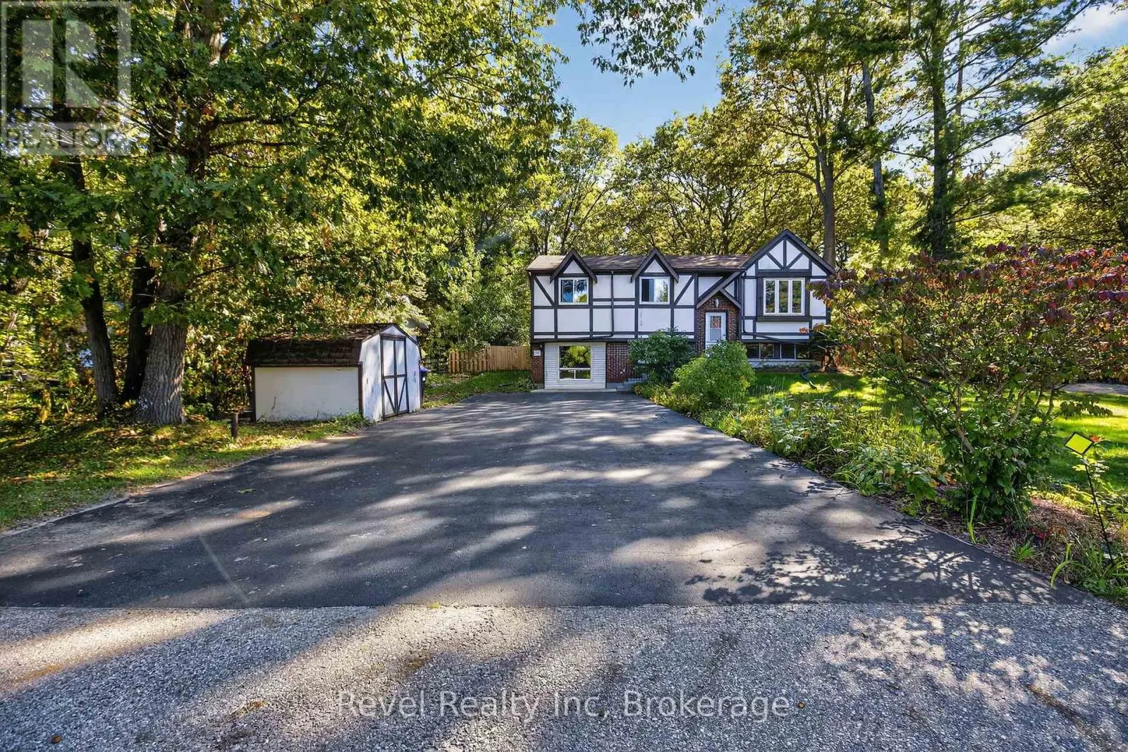 203 KNOX ROAD W